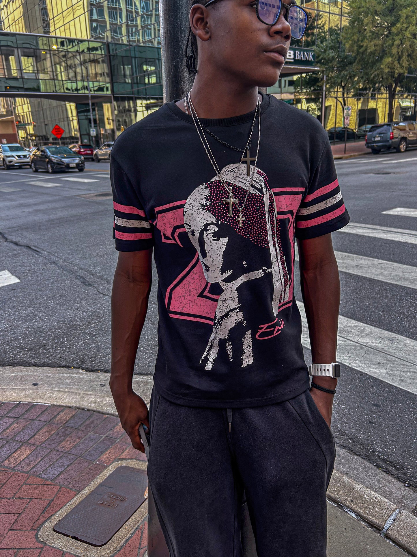 ART NEVER SETTLES TEE