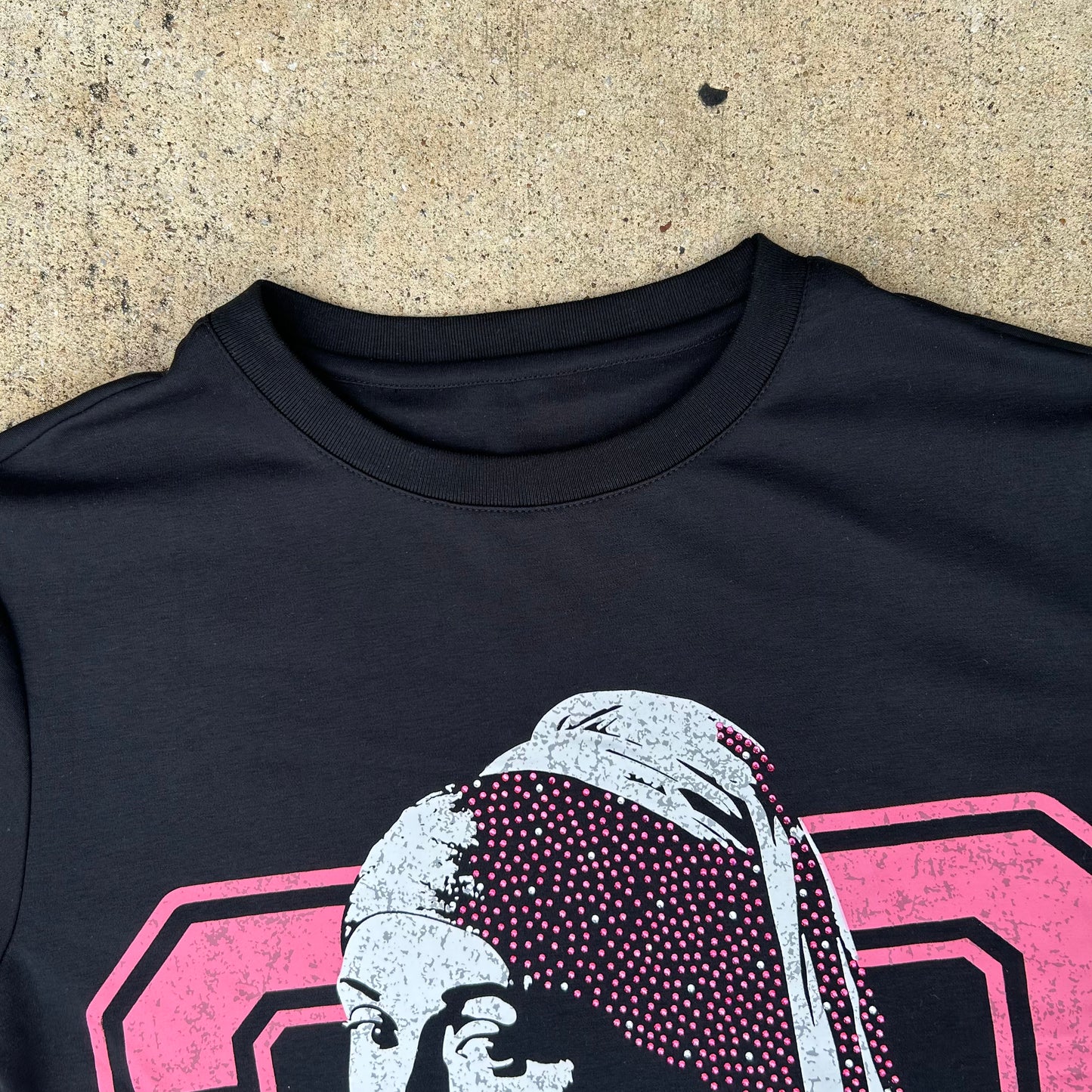 ART NEVER SETTLES TEE